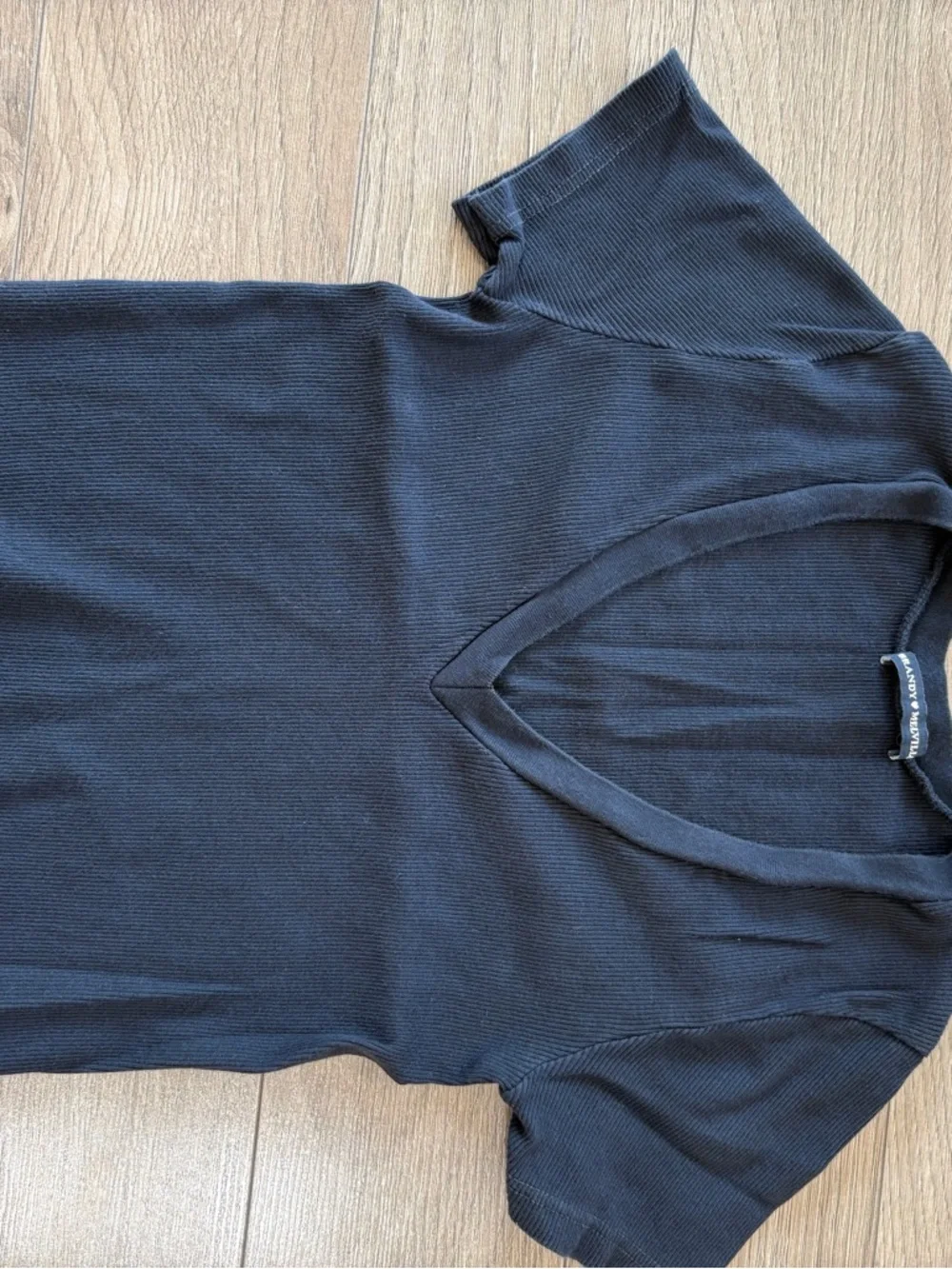 Brandy Melville Black Ribbed V-Neck Short Sleeve Tee Size-US-XS - Picture 2 of 9
